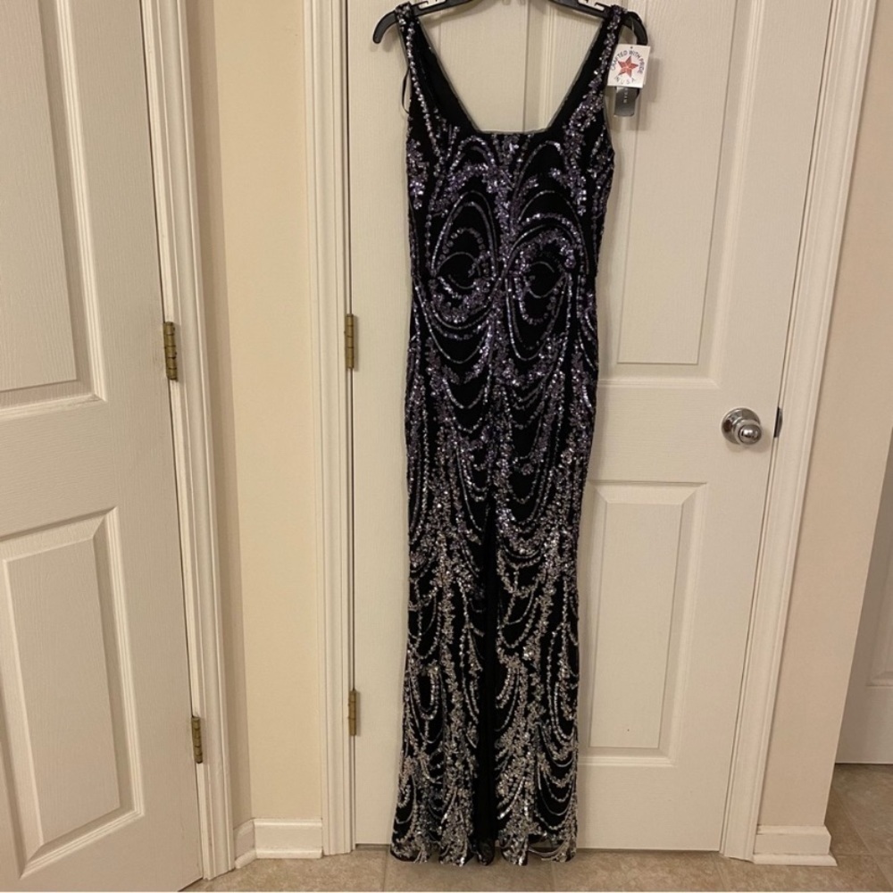 Betsy & Adam Sequined Square Neck Sleeveless Split Hem Gown in Navy/Silver - Picture 4 of 7